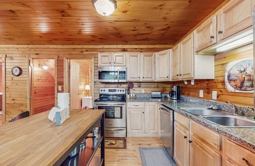 Elk Park Cabin | Peaceful Retreat with outdoor deck, pool table and hot tub