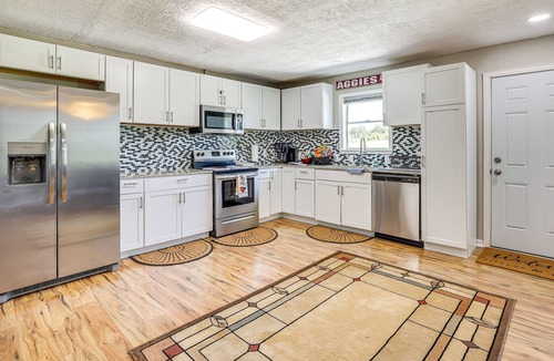 Lyons House | Peaceful Somerville Home w/ Gazebo - 5 Mi to Lake!