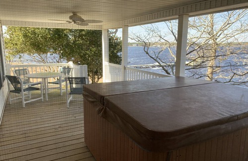 Sneads Ferry House | Peaceful Spacious waterfront home