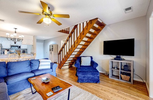Ocean Ridge Condo | Peaceful & sunlit coastal escape with patio, AC, & W/D - near trails & the beach