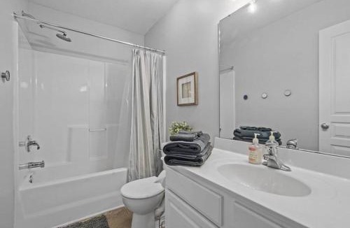 Durham Apartment | Peaceful, townhome in Hope Valley Farms
