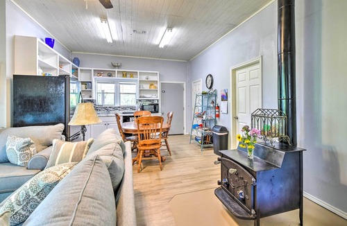 Weatherford Cottage | Peaceful Yard + Seasonal Pool: Weatherford Cottage