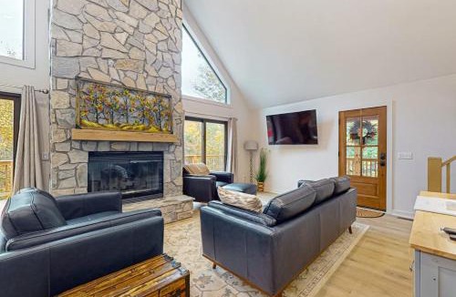 The Peaks at Lake Lure House | Peak-A-Boo
