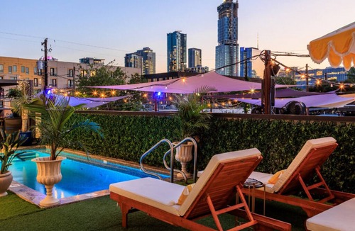 East Cesar Chavez House | Penthouse 8BR/22Bed - Pool, Roofdeck, Garden Bars, Walk To Everything!
