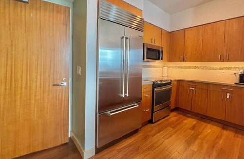 Kaka'ako House | Penthouse Floor, Ocean Views, Lanai, Pool, Hot Tub, Gym, Rec-Room, & Playground