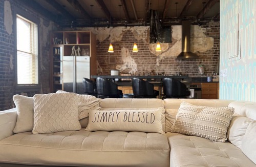 Historic District - North Condo | Penthouse on Broughton with FREE Reserved Parking