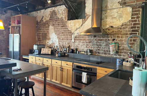 Historic District - North Condo | Penthouse on Broughton with FREE Reserved Parking