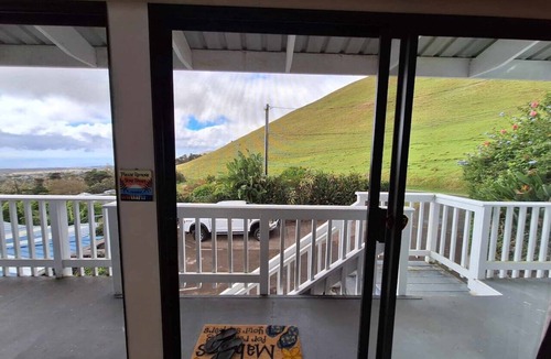 Waimea Apartment | Penthouse Overlooking Waimea Ocean views