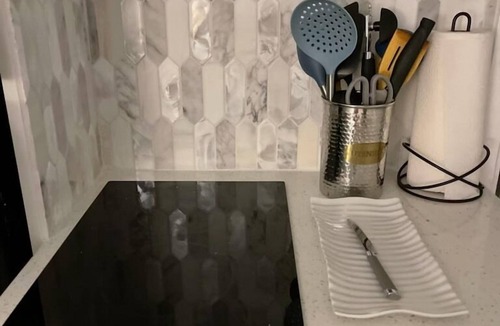 Waikiki Condo | Penthouse Studio in Waikiki - 25% Off Monthly Stays!