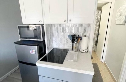Waikiki Condo | Penthouse Studio in Waikiki - 25% Off Monthly Stays!