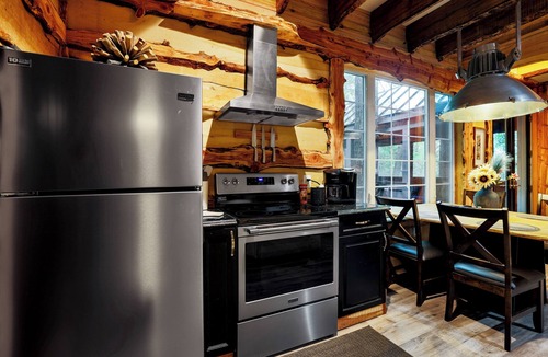 Tuscarora House | Perfect 2-bedroom Treetop Bungalow Treehouse