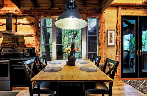 Tuscarora House | Perfect 2-bedroom Treetop Bungalow Treehouse