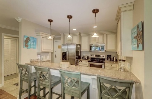 Isle of Palms Condo | Perfect 2 BEDROOM & 2 BATH- Across the street from the Ocean!