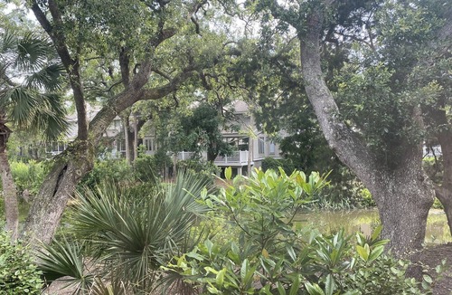 Isle of Palms Condo | Perfect 2 BEDROOM & 2 BATH- Across the street from the Ocean!