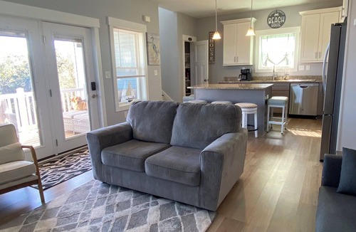 Carova Beach House | Perfect 3-bedroom house on 4x4 carova beach. 4x4 advised. Pets okay with a fee.