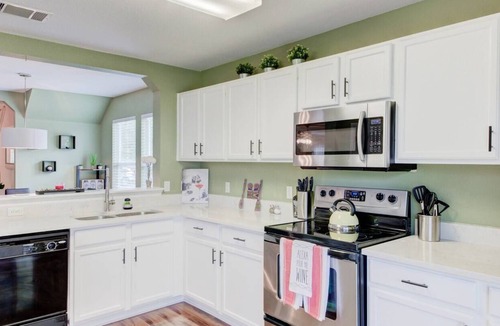 Montopolis House | Perfect 5-star Reviews! ~Safe & 10min to DT~