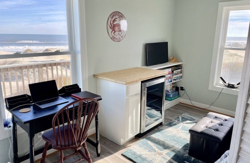 Corolla House | Perfect Beach Getaway - SunRise Views - Wild Horses! - Hot Tub - Fire Pit