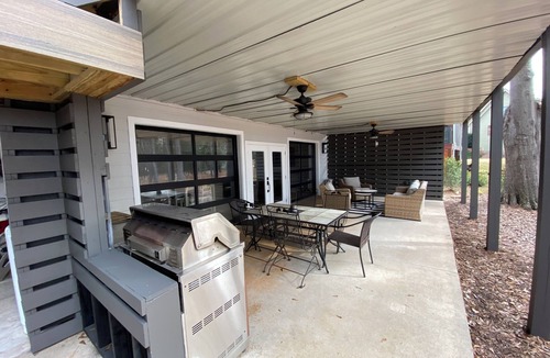 Reed Creek House | Perfect family lakeside getaway w/pickleball court. Slps 12, 2 docks, firepit