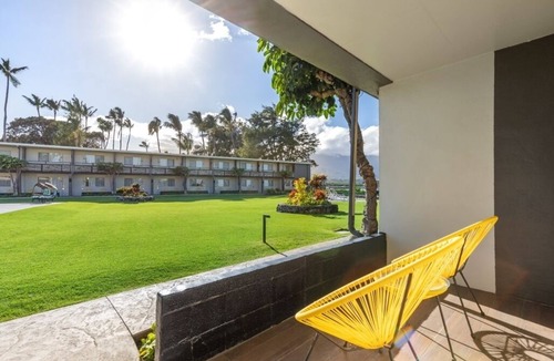 Kahului Hotel | Perfect Family Vacation! 4 Poolside Units, Relax on the Nearby Ho’aloha Beach!