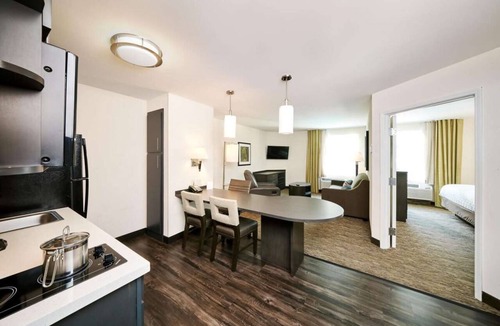 Plano Hotel | Perfect for Groups! 2 Spacious Units with Kitchens, Pets are Welcome!