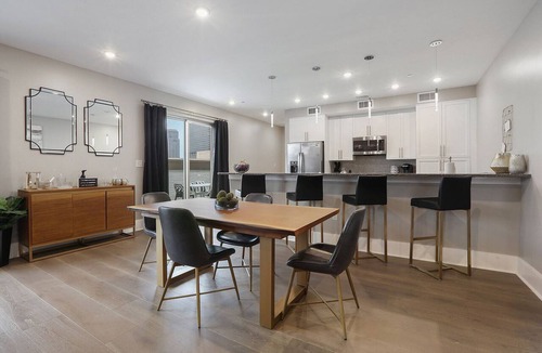 Central Business District Apartment | ⛳️ PERFECT PENTHOUSE! Downtown, Secluded Terrace PUTT-PUTT, PING PONG, OUTDOOR CHESS+CHECKERS!