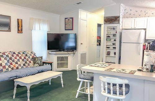 Chiefland House | Perfect Suwannee Getaway! Steps from the water with Elevator!