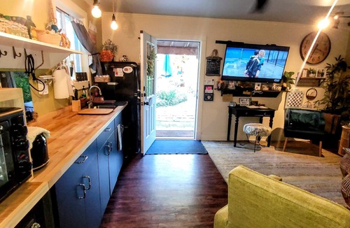 Savannah Cottage | Perfect Wilmington Island Location. Plz read full description. You'll be glad!