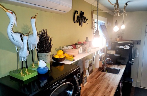 Savannah Cottage | Perfect Wilmington Island Location. Plz read full description. You'll be glad!