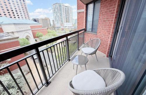 Pentagon City Apartment | Perfectly Located Apt - Steps to Metro & More