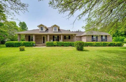 Perry House | Perry Family Home on 2 Acres w/Private Pool