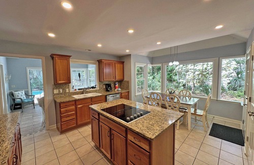 Shipyard Plantation House | Pet and Friendly Shipyard Home with 5 Beds/3.5 Baths Firepit and Private Pool