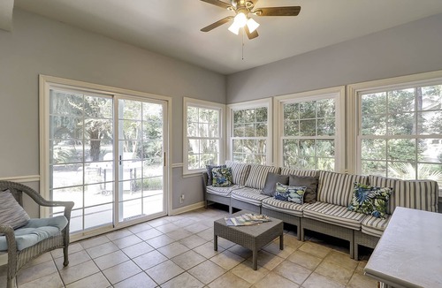 Shipyard Plantation House | Pet and Friendly Shipyard Home with 5 Beds/3.5 Baths Firepit and Private Pool