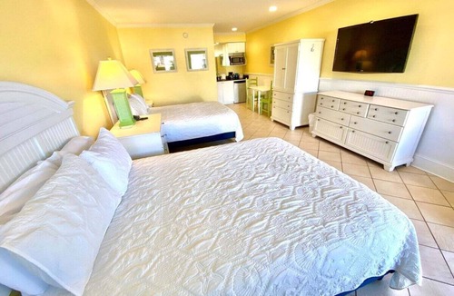 Atlantic Beach Hotel | Pet-friendly, 3 Blocks to Beach, Pool, #102
