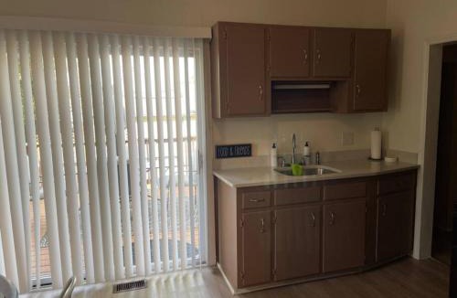 Concord House | Pet-Friendly 3BR Near Downtown - Deck - Backyard