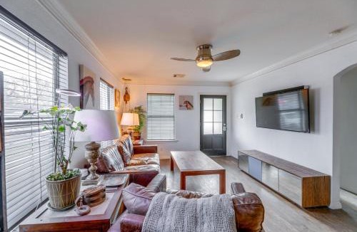 Govalle House | Pet-Friendly Austin Home w/Private Yard + Deck!