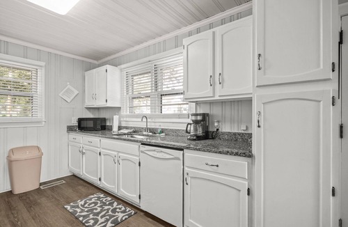 Surfside Beach House | Pet friendly beach cottage short walk to beach