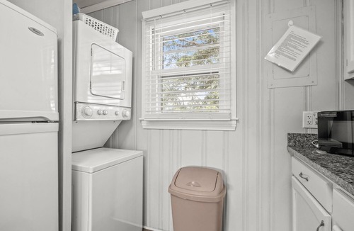 Surfside Beach House | Pet friendly beach cottage short walk to beach