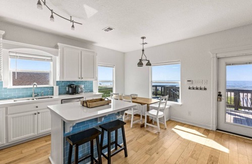 Freeport House | Pet Friendly Beachfront Surfside Retreat