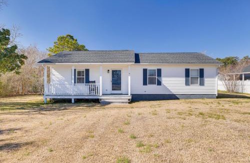 Morehead City House | Pet-Friendly Beaufort Home w/Private Yard