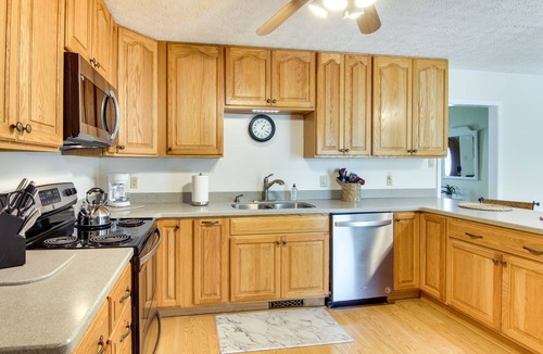 Ridgecrest House | Pet-Friendly Black Mountain Vacation Home w/Deck