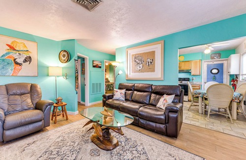 Whitney Beach Cottage | Pet-friendly Bradenton Home 1.5 Mi to Cortez Beach