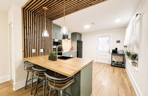 Pleasant Street House | Pet-Friendly Bungalow - Close to UF & Downtown!