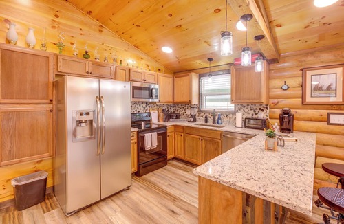 Lupton City Cottage | Pet-friendly Chattanooga Cabin w/Hot Tub & Kayaks