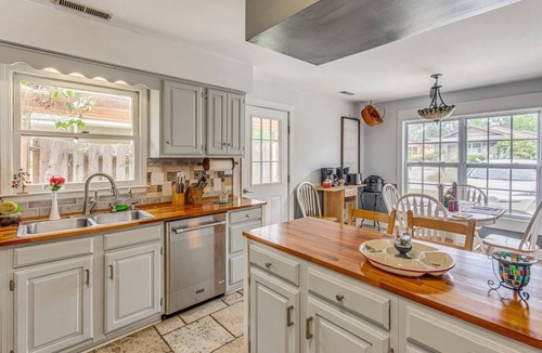 Nixons Crossroads House | Pet-Friendly Coastal Retreat w/Pool & Deck