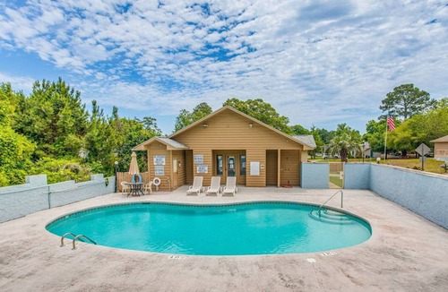 Nixons Crossroads House | Pet-Friendly Coastal Retreat w/Pool & Deck