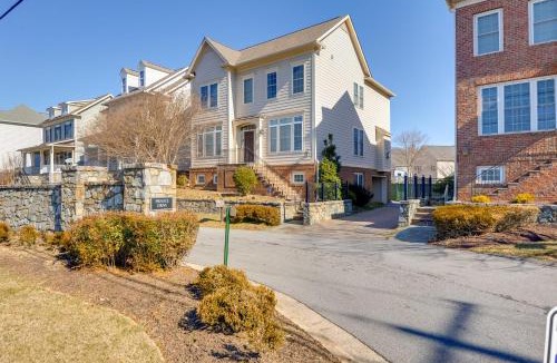 Colesville House | Pet-Friendly DC Area Condo w/Yard!