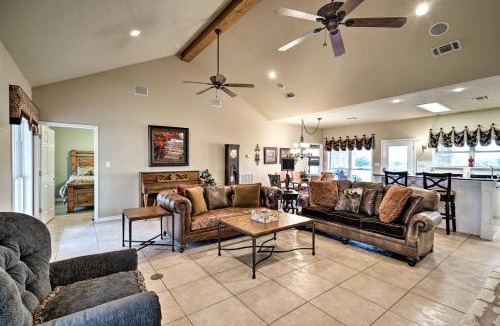 Moulton House | Pet-Friendly Flatonia House w/Patio & Gazebo!