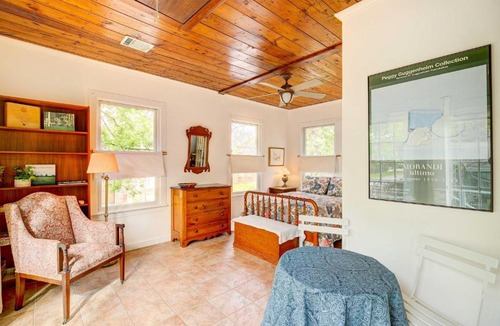 Woodland Heights Apartment | Pet-Friendly Garden Studio in Woodland Heights!