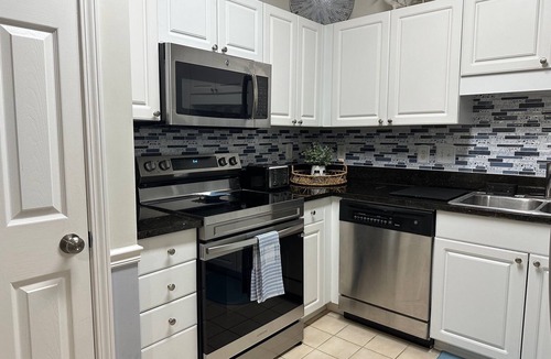 Vaught Condo | PET FRIENDLY-GREAT LOCATION! MINUTES TO BEACH AND GOLF COURSE.