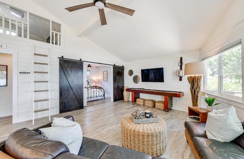 Mayhew House | Pet-Friendly Lake Norman Home with Boat Dock!